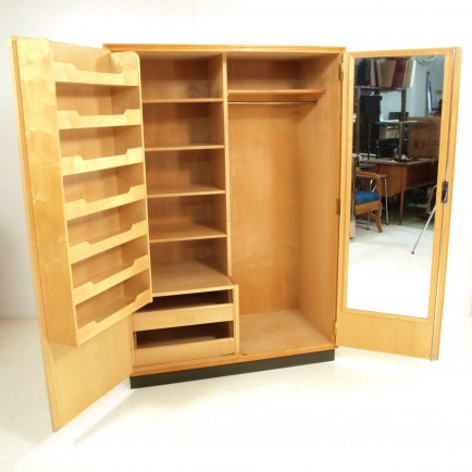 Kleiderschrank aus Ahorn / Typenschrank für den Mann | Möbel Zürich