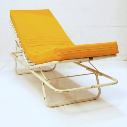 Liegestuhl aus Eisen mit Auflage | Möbel Zürich