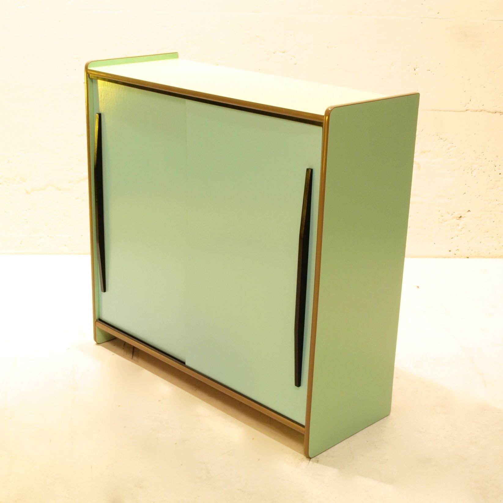 Schiebeschrank komplett restauriert | Möbel Zürich | Vintagemöbel