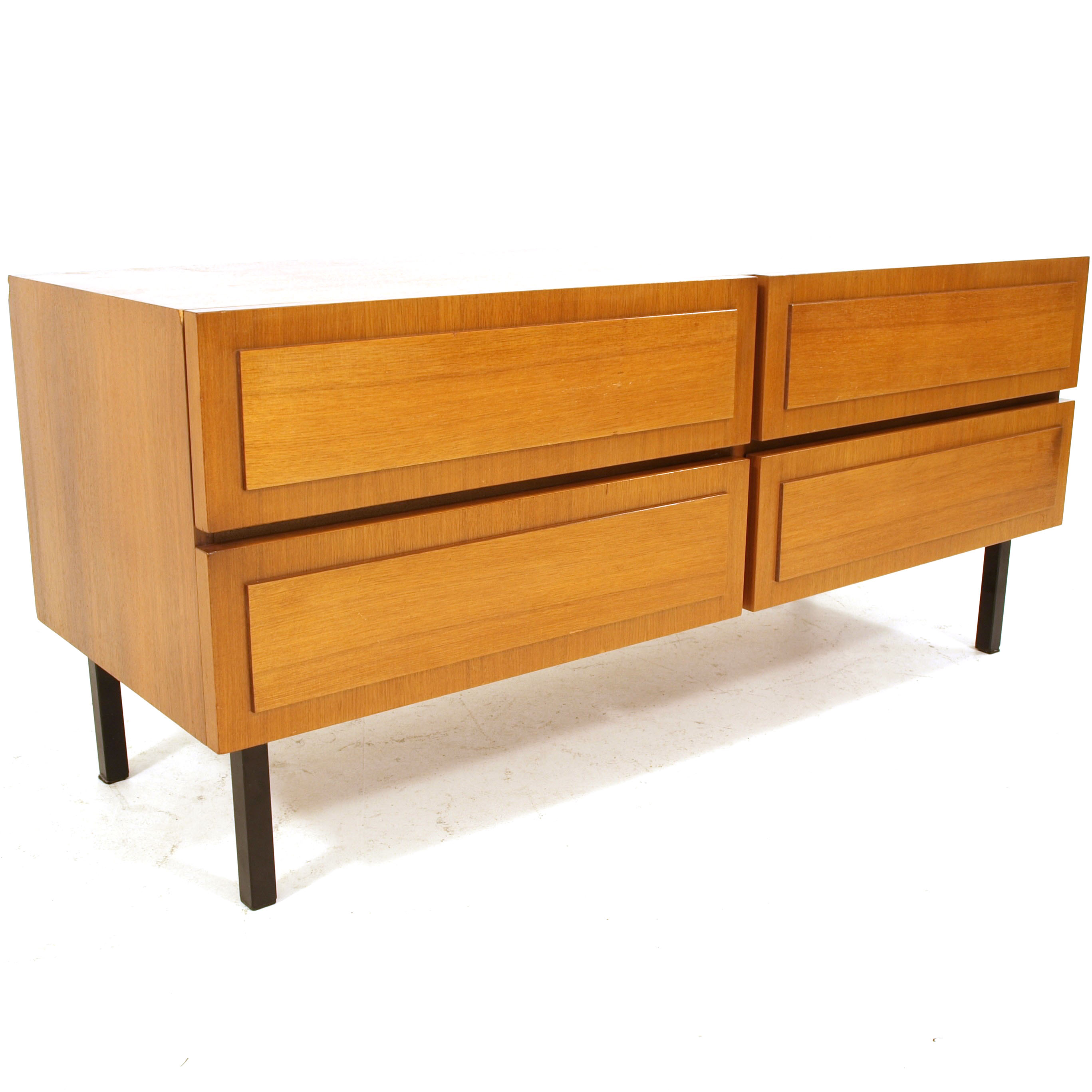 Mini Sideboard mit Nussbaumfurnier | Möbel Zürich | Vintagemöbel