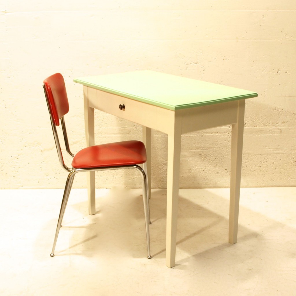 restaurierter Küchentisch mit Schublade | Möbel Zürich | Vintagemöbel