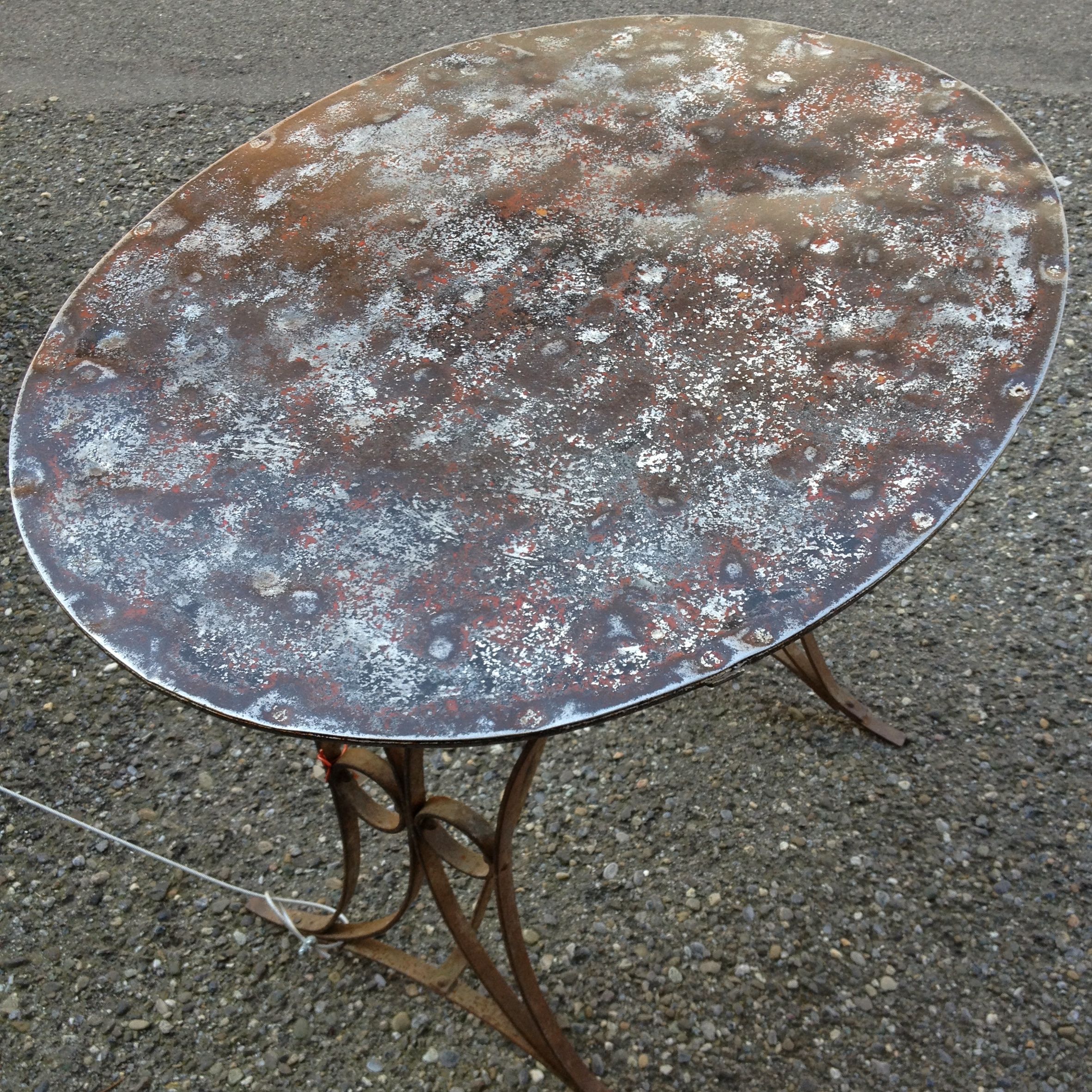 sehr schöner ovaler antiker Gartentisch mit Patina | Möbel Zürich