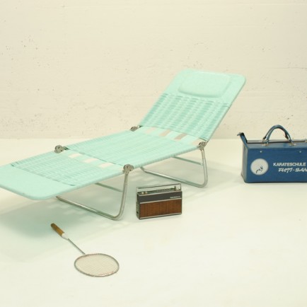 Liegestühle von „Kurz“, faltbar, witterungsbeständig, einfach praktisch