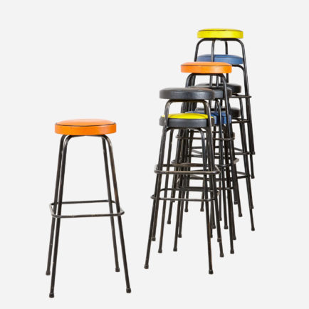 Barhocker mit farbigen Sitzflächen (6 Stk.) | Möbel Zürich | Vintagemöbel