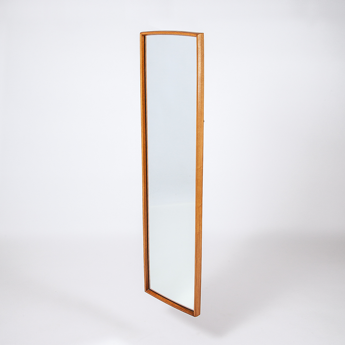 Hoher Spiegel mit Nussbaumholzrahmen | Möbel Zürich | Vintagemöbel
