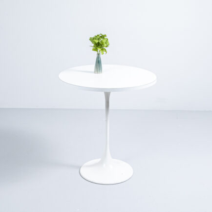 Tisch mit Tulpenfuss | Möbel Zürich | Vintagemöbel