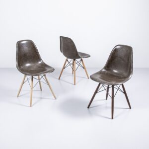 Eames Side Chair dunkelbraun auf Fuss nach Wahl Designerstuhl