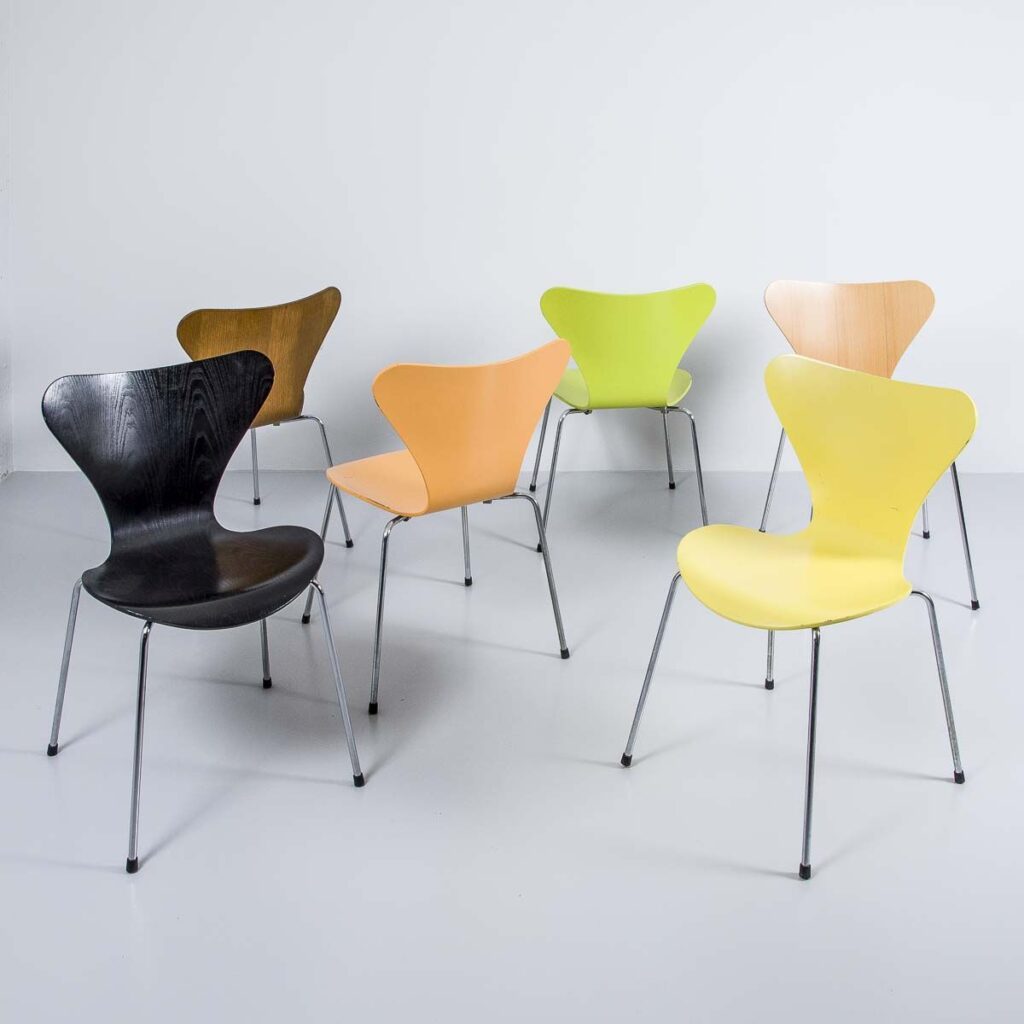 Diverse Stühle 3107 von Arne Jacobsen - Möbel Zürich