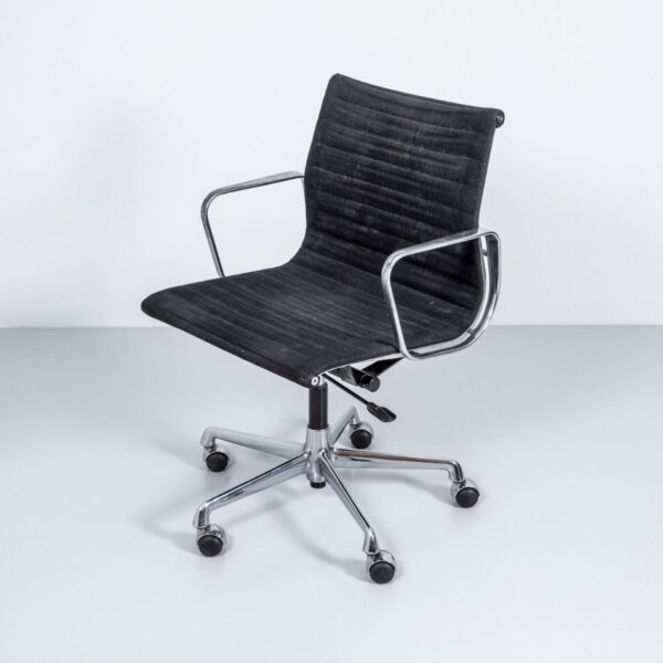 Eames Aluminium Chair EA117 für Vitra Büromöbel