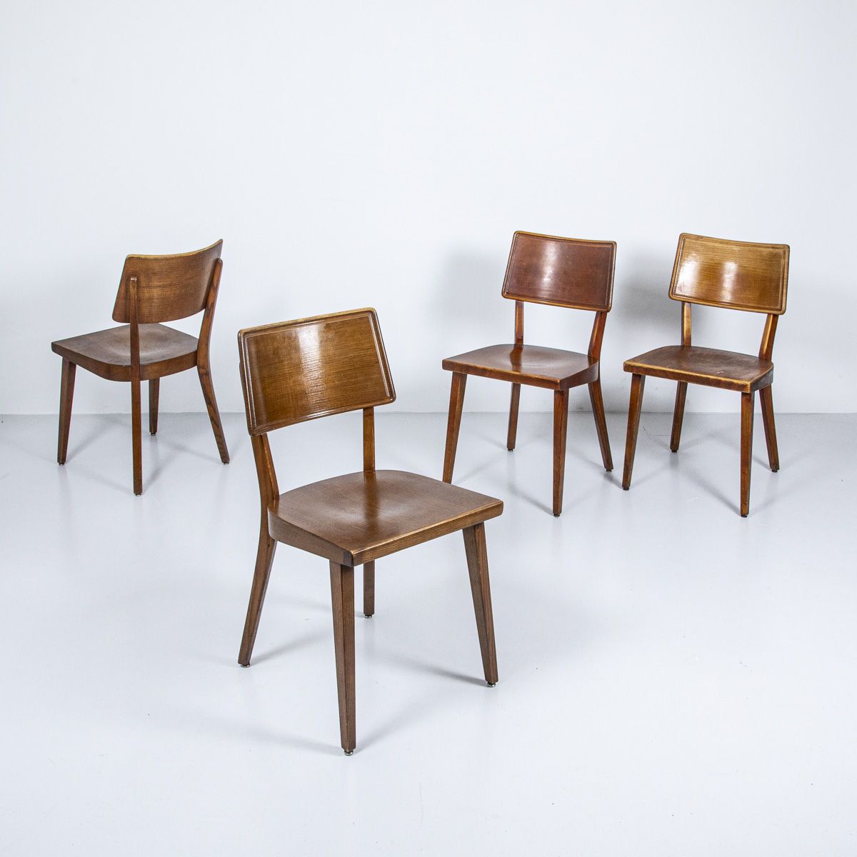 Holzstuhl Esche, dunkel gebeizt mit Patina - Möbel Zürich