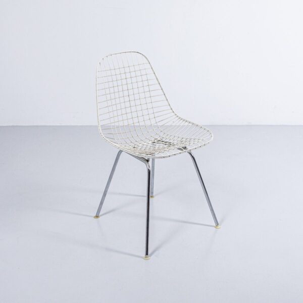 Weisser Eames Wire Chair für Vitra Designerstuhl
