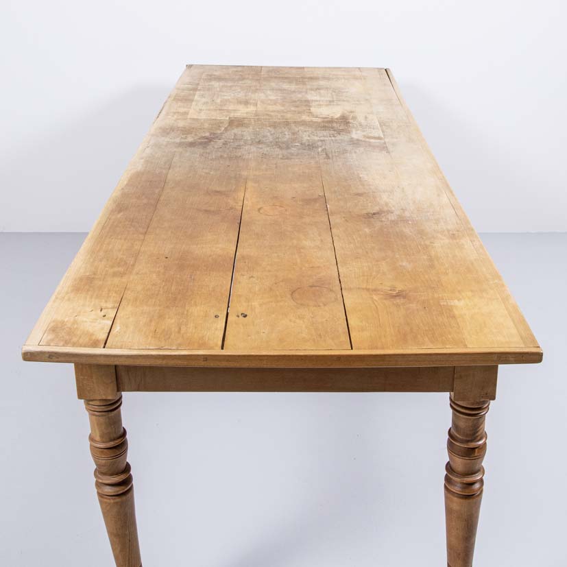 Kirschbaum Holztisch mit gedrechselten Beinen - Möbel Zürich