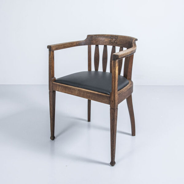 Armlehnstuhl, neu gepolstert und mit Leder bezogen Armlehnstuhl