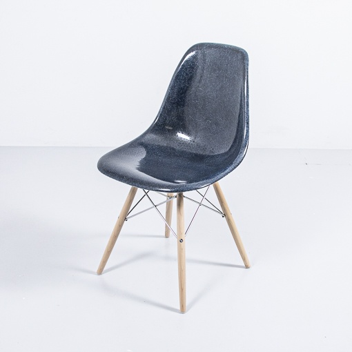 Eames Side Chair navy blue auf Fuss nach Wahl Designerstuhl