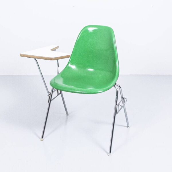 Eames Sidechair mit Klapptisch Eames Stuhl
