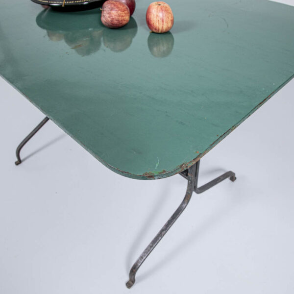 Dunkelgrüner Jugendstil Gartentisch mit Patina Gartenmöbel