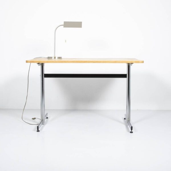 Schreibtisch auf Chromstahlgestell Büromöbel