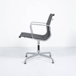 Aluminum Chair EA 107 von Vitra Büromöbel