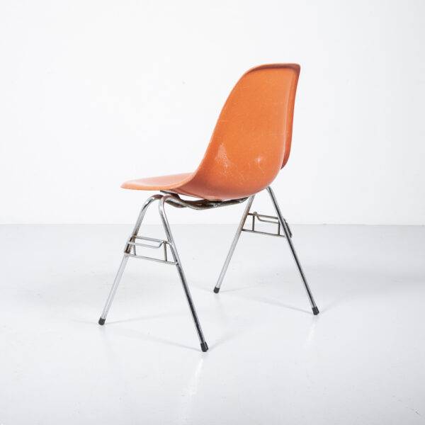 Orange Eames Sidechair Designerstuhl