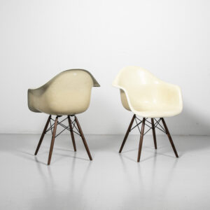 Eames Fiberglas Armchair, beige Eames Stuhl