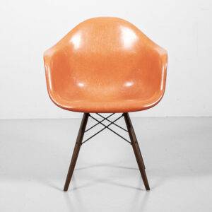 Eames Fiberglas Armchair, orange Eames Stuhl