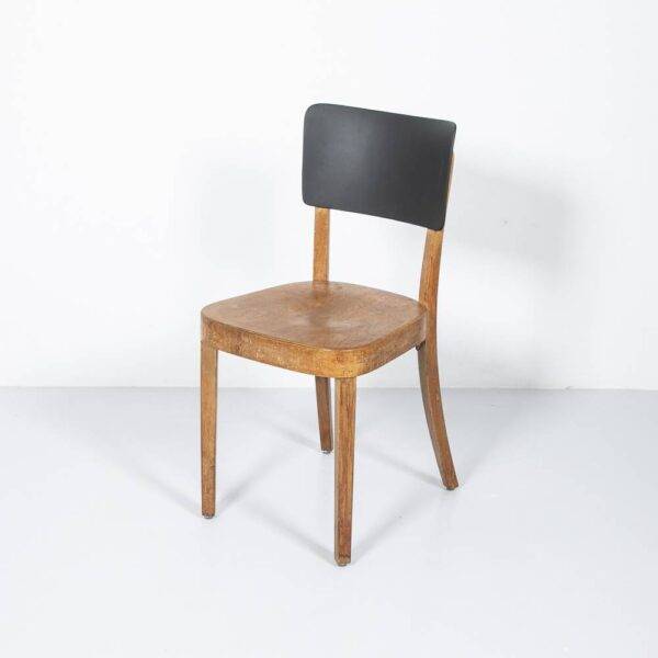 «Zweifarbiger Stuhl «»Safran»» von Horgen Glarus» Holzstuhl