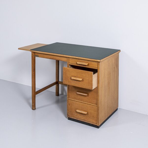 Eichen Schreibtisch von Büro Fürrer Zürich, mit neuer Linole Bürotisch