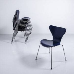 Serie 7 Stuhl 3107 blau Designerstuhl