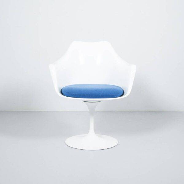 Weisser Tulip Arm Chair von Knoll Int. Designerstuhl