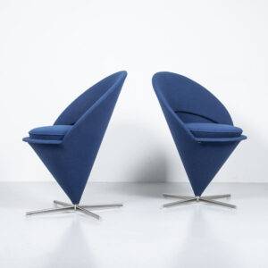 Blauer Cone Chair Verner Panton Designerstuhl