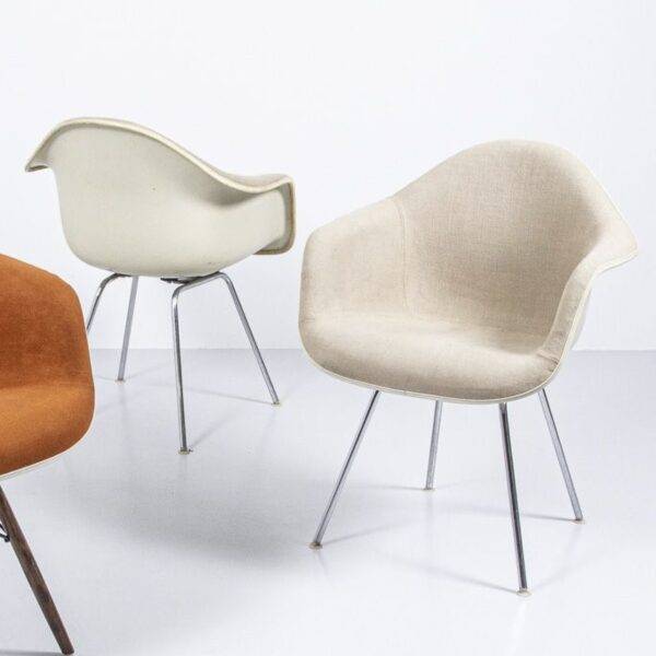 Eames Polster Armchair, beige Designerstuhl