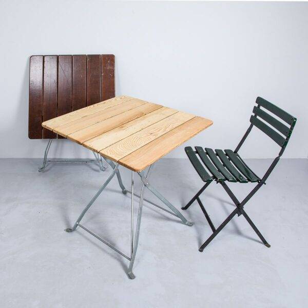 Holz Gartentisch quadratisch, geschliffen und geölt Gartentisch