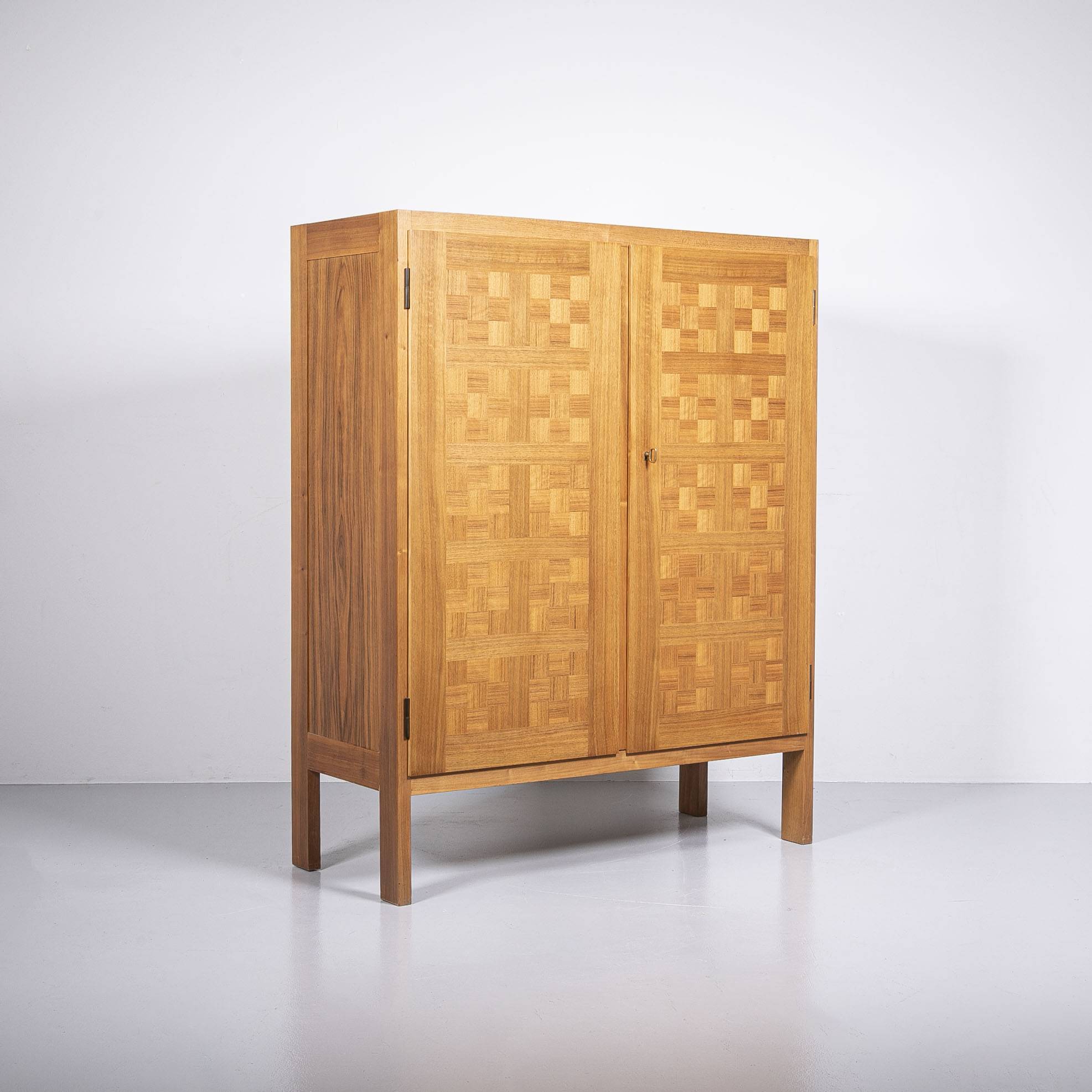 1960er Nussbaum Schrank 2 Kleiderschrank 1960er Nussbaum Schrank 2 Kleiderschrank