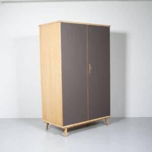 Kleiderschrank mit brauner Linofront Kleiderschrank Kleiderschrank mit brauner Linofront Kleiderschrank