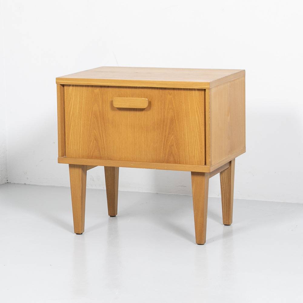 Nachttischli aus Esche mit Klappfach Kommode Nachttischli aus Esche mit Klappfach Kommode