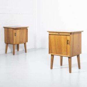 Nussbaum Kommode, Anschlag links Kommode