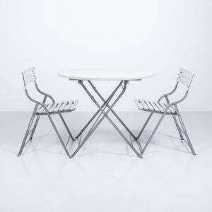 Runder Mazuvo Gartentisch, hellgrau lackiert Gartentisch Runder Mazuvo Gartentisch, hellgrau lackiert Gartentisch