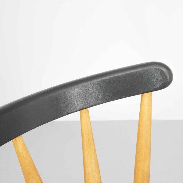 Zweifarbiger Stabellenstuhl Holzstuhl