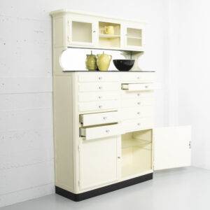 Arztschrank mit Aufsatz, neu lackiert Küchenschrank