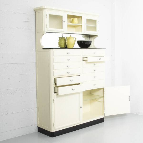 Arztschrank mit Aufsatz, neu lackiert Küchenschrank
