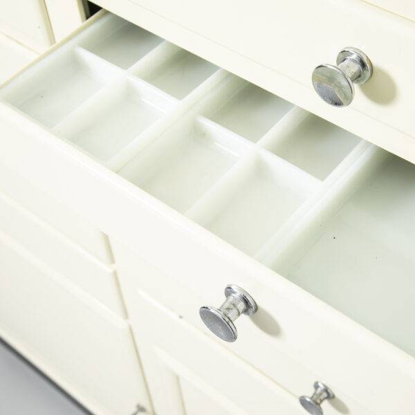 Arztschrank mit Aufsatz, neu lackiert Küchenschrank