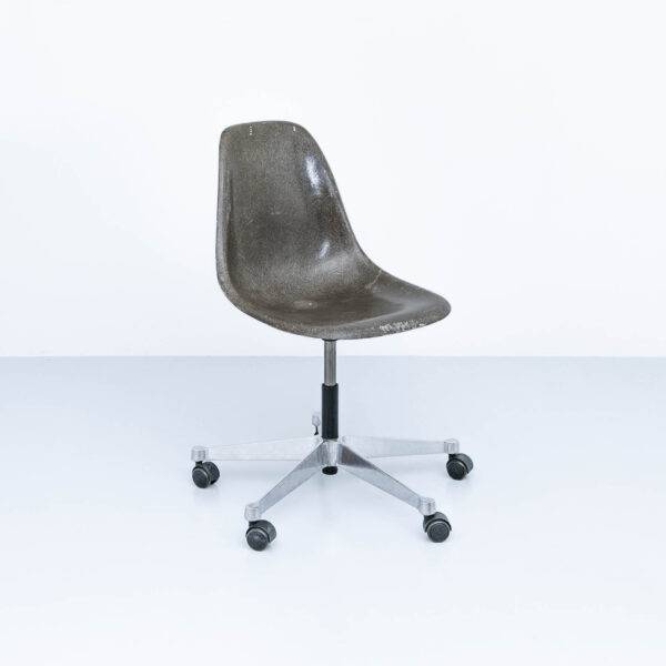 Eames Sidechair auf Rollen Bürostuhl