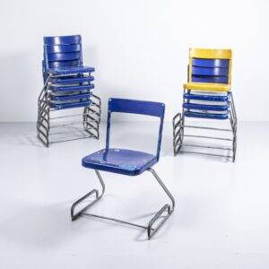 Metall Gartenstuhl von Flora Steiger Crawford, blau Gartenstuhl