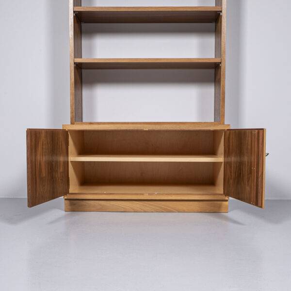 Nussbaum Standregal mit Kommode Standregal