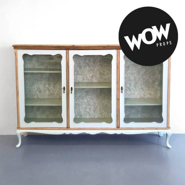 Antiker Vitrinenschrank mi drei Türen WOW Props - Vintage Furniture Upcycling