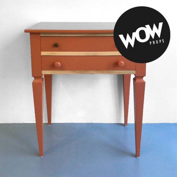 Antiker Beistelltisch mit zwei Schubladen WOW Props - Vintage Furniture Upcycling