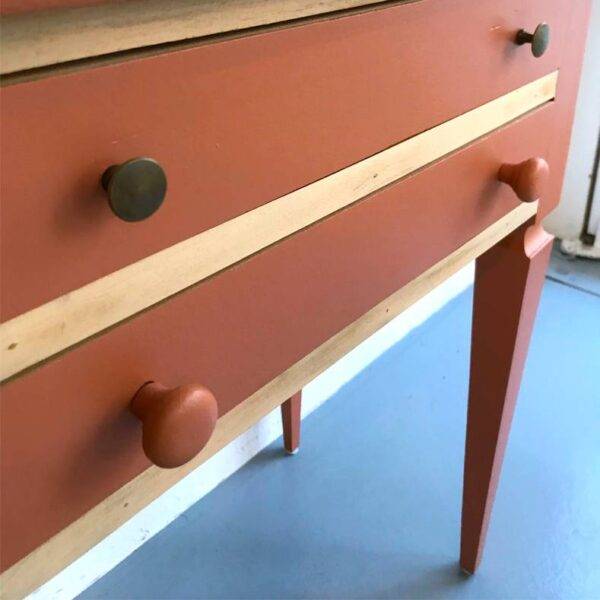 Antiker Beistelltisch mit zwei Schubladen WOW Props - Vintage Furniture Upcycling