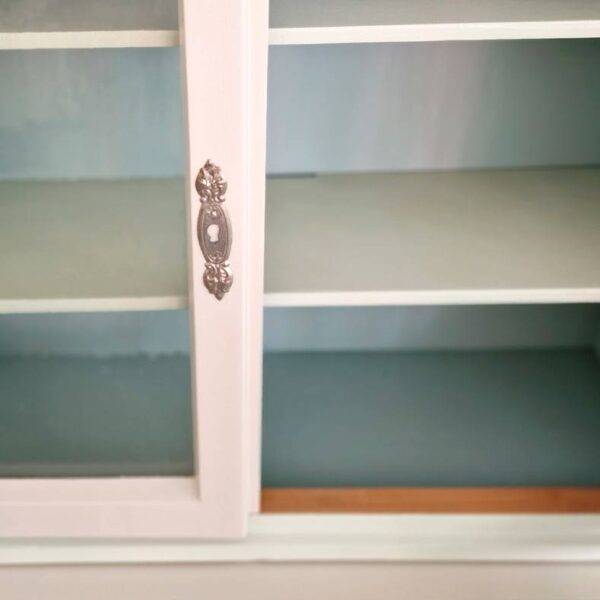Vitrinenregal WOW Props - Vintage Furniture Upcycling