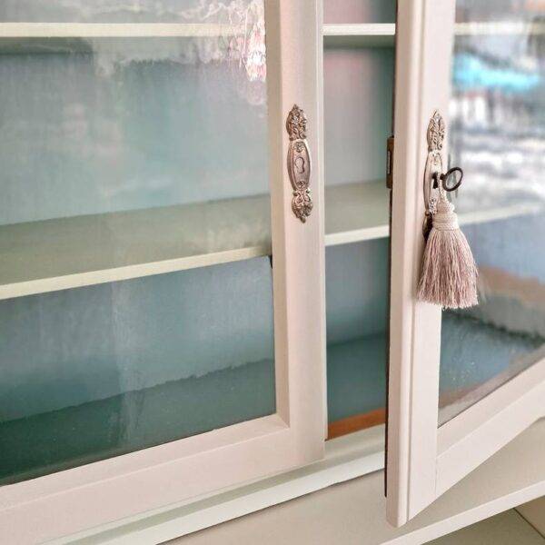 Vitrinenregal WOW Props - Vintage Furniture Upcycling