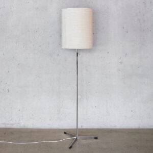 Chrom Stehlampe mit hellem Stoffschirm Stehlampe
